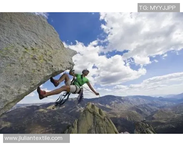 北京极限运动队在攀岩联赛中的力量与技巧表现全面分析 北京极限运动队在攀岩联赛中的力量与技巧表现全面分析
